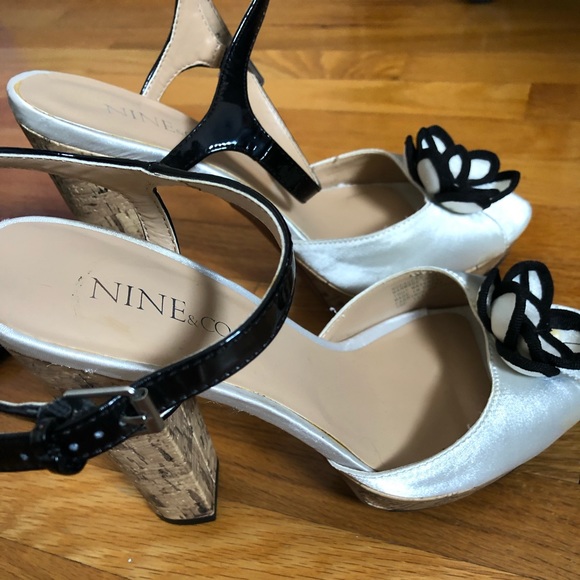 Nine West Black and White with Flower Size 8 US - Picture 3 of 5